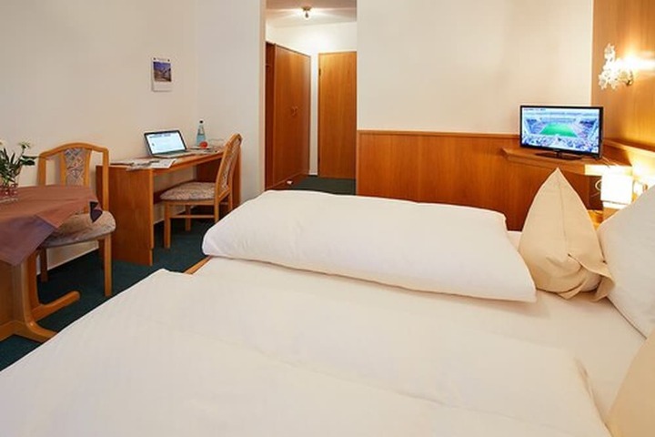 Room 9 of 60