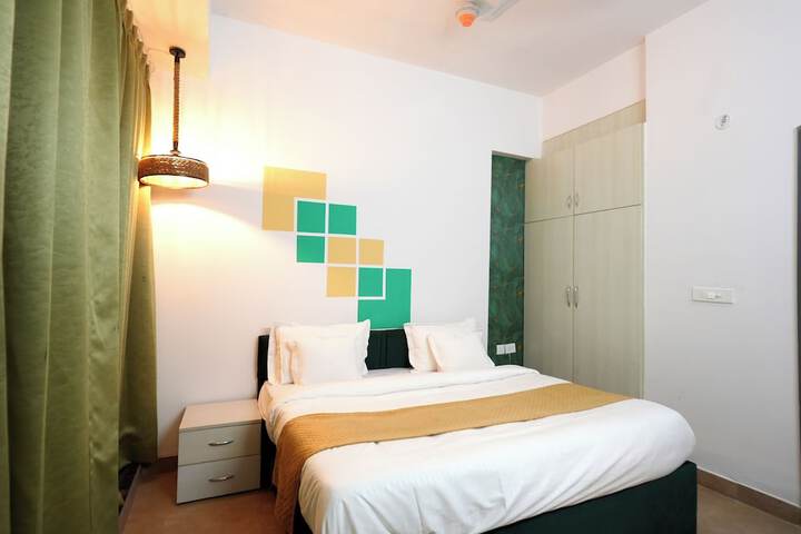 Room 5 of 11