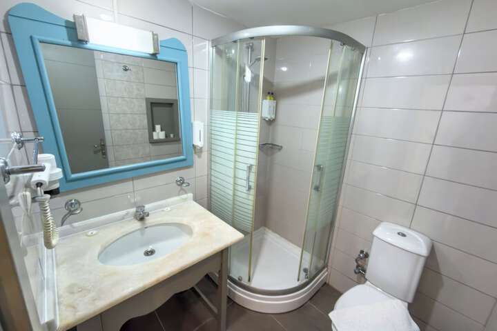 Room 93 of 184