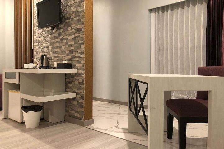 Room 14 of 32
