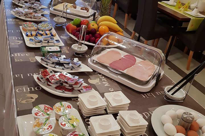 Dining 70 of 79