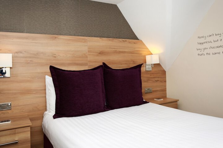 Room 16 of 193