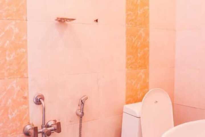 Room 6 of 13