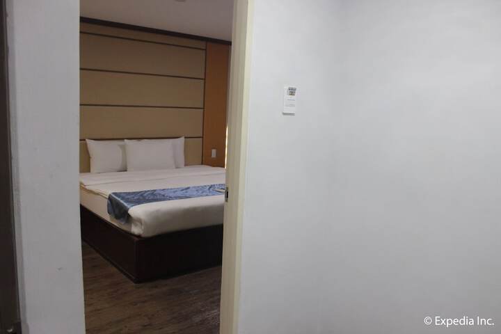 Room 7 of 98