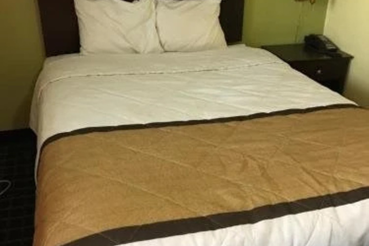 Room 6 of 11