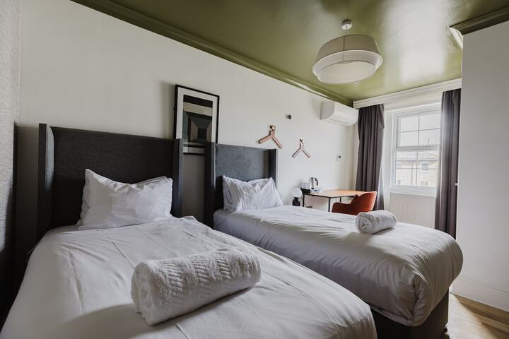 Room 52 of 135