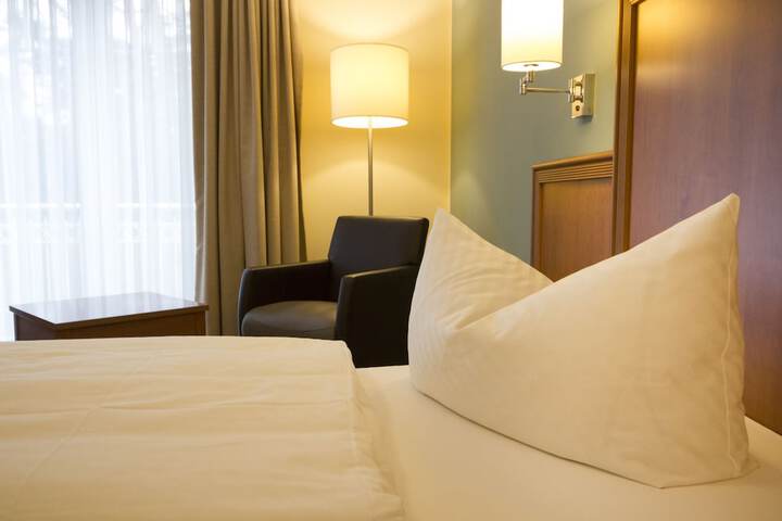 Room 3 of 40