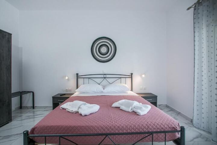 Room 4 of 15