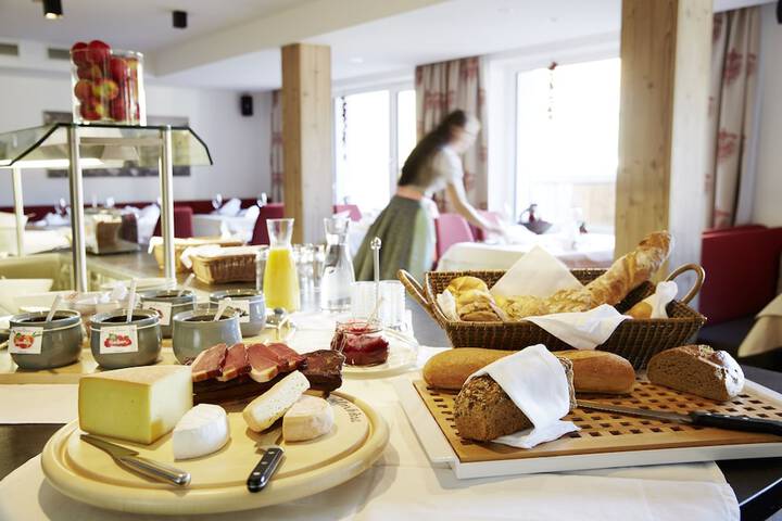 Breakfast/Coffee Service 20 of 37