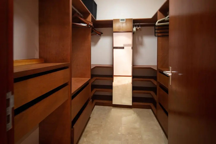 Room 4 of 26