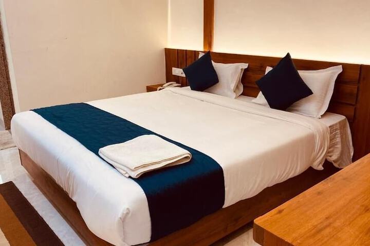 Room 2 of 5
