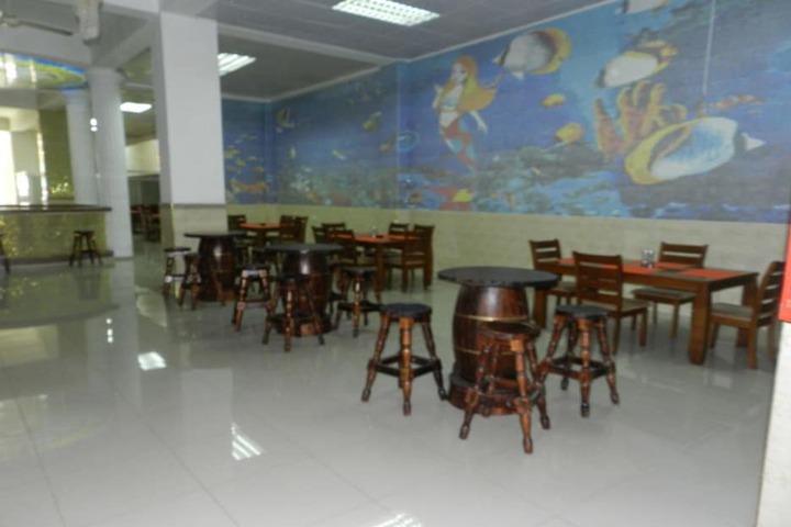 Dining 16 of 22