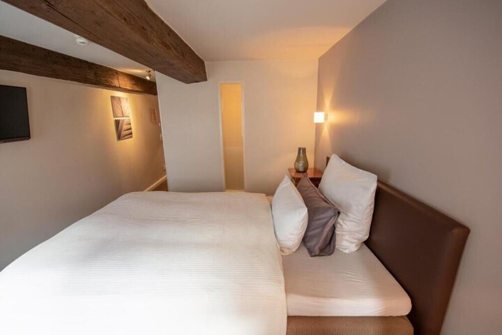 Room 25 of 54