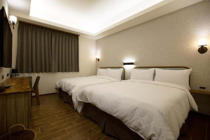 Room 9 of 34