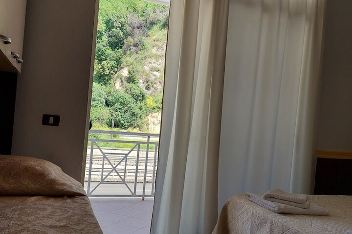 Room 11 of 37
