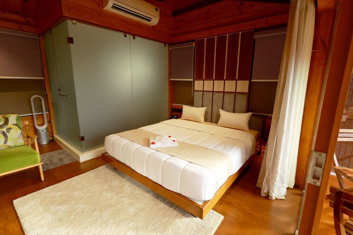 Room 10 of 27
