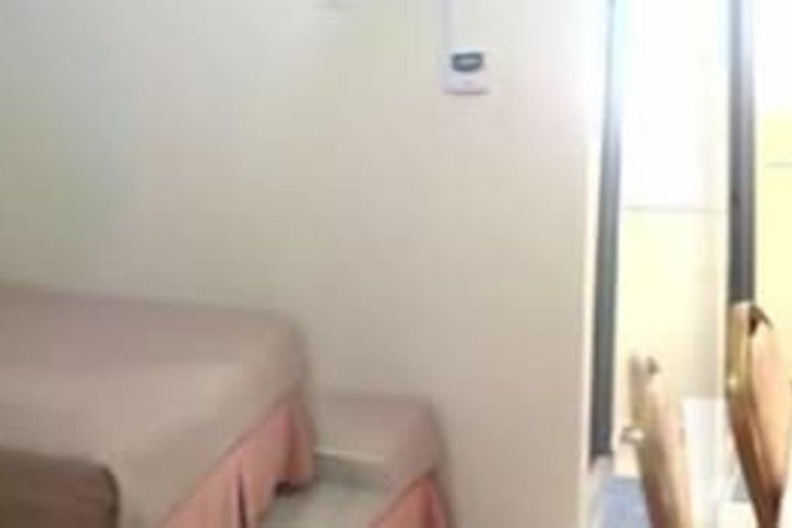 Room 17 of 32