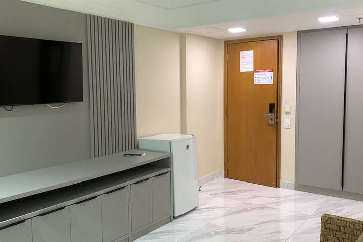 Room 3 of 28