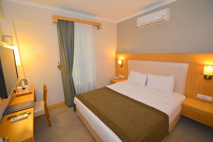 Room 28 of 106