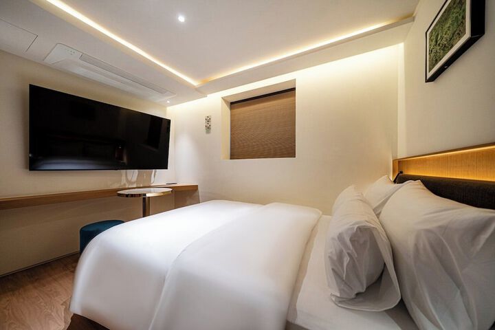 Room 13 of 56