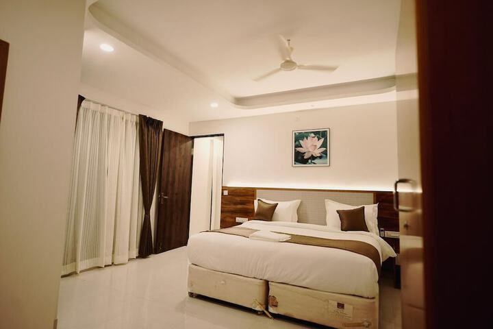 Room 5 of 10