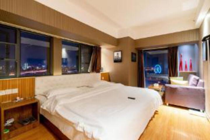 Room 6 of 7