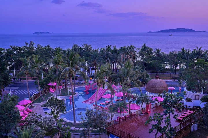 Pool Hotel
