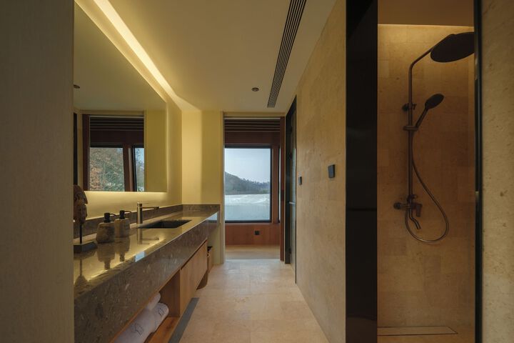 Room 30 of 47