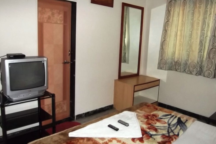 Room 3 of 20