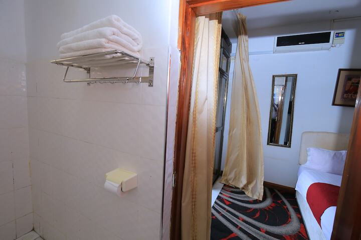 Room 14 of 29