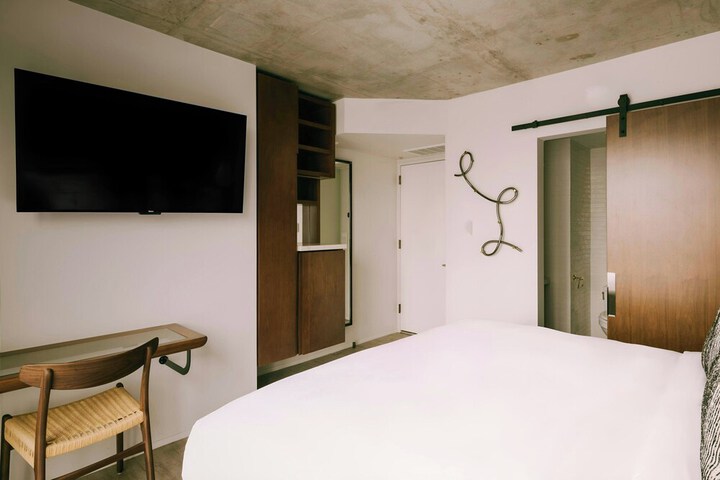 Room 14 of 51