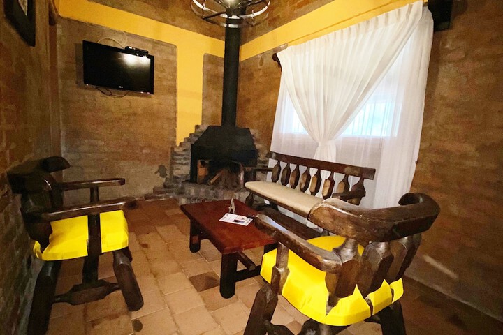 Room 2 of 43