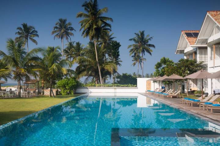 Hotel with Pool