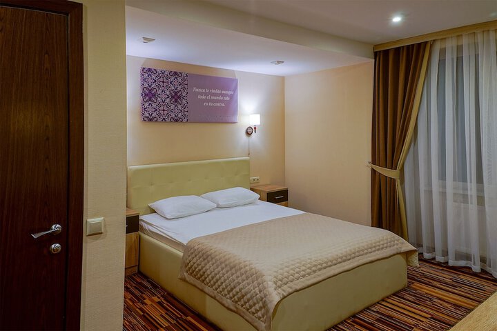 Room 4 of 65