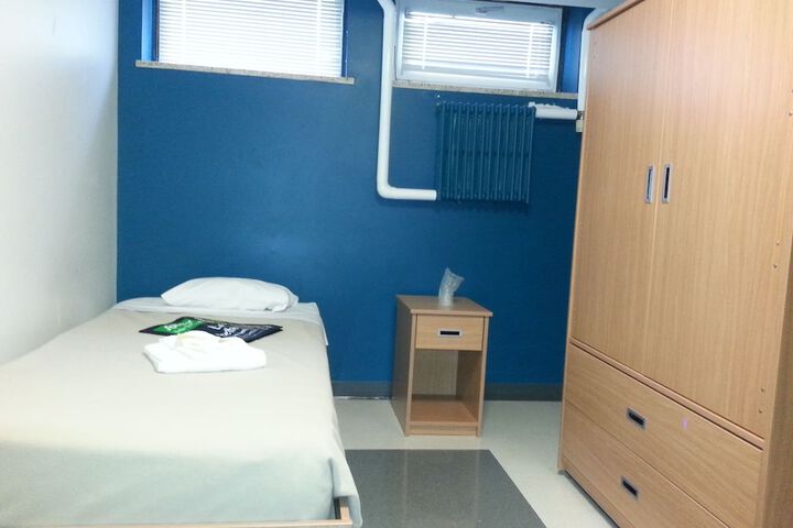Room 9 of 34