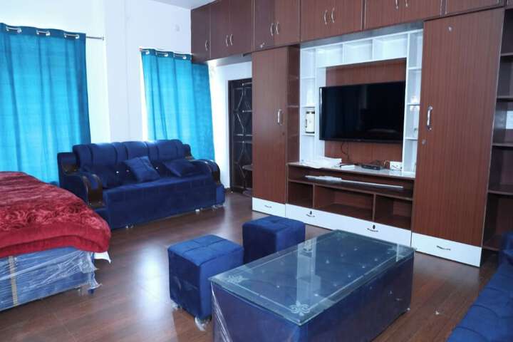 Room 10 of 77