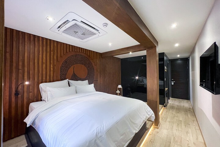 Room 15 of 56