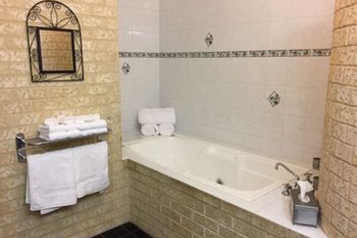 Room 2 of 18