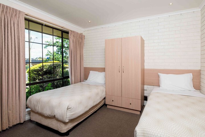 Room 28 of 95