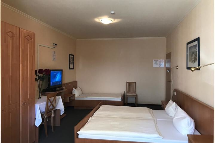 Room 11 of 89