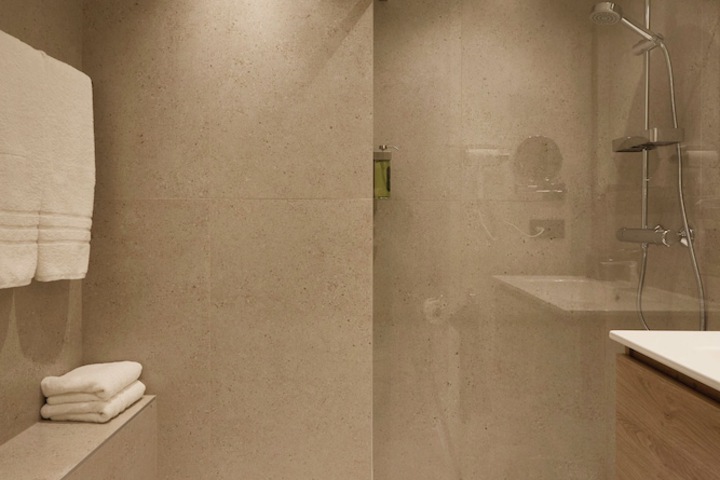 Room 34 of 48