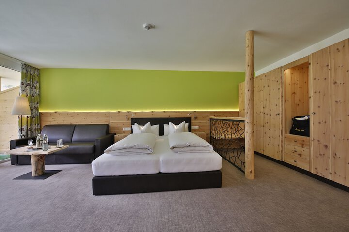 Room 9 of 50