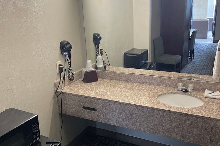 Room 15 of 28