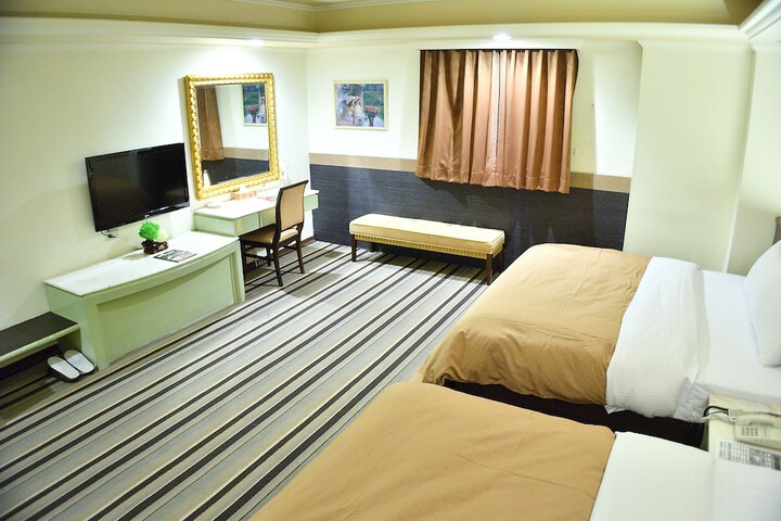 Room 5 of 33