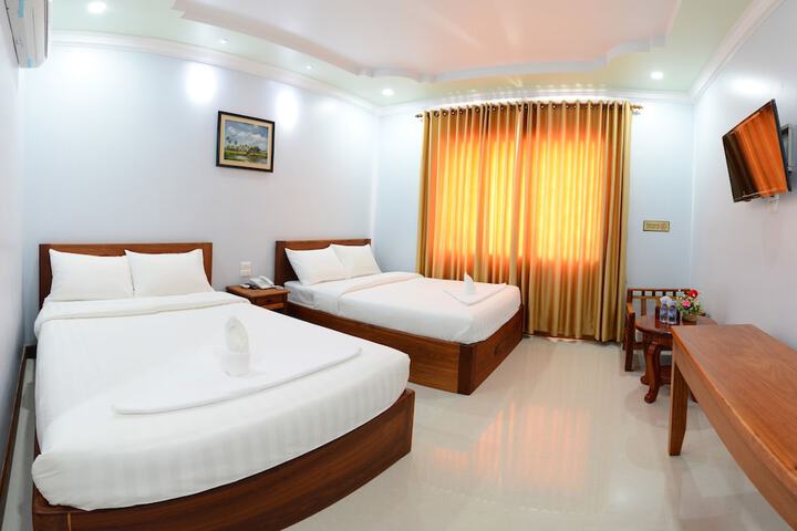 Room 10 of 28