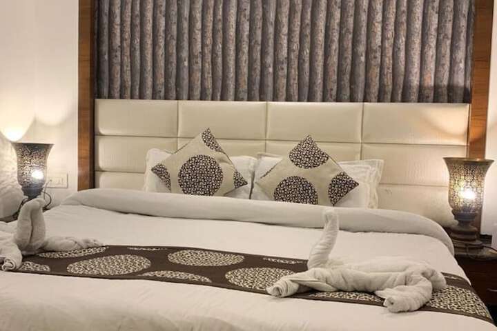 Room 8 of 20