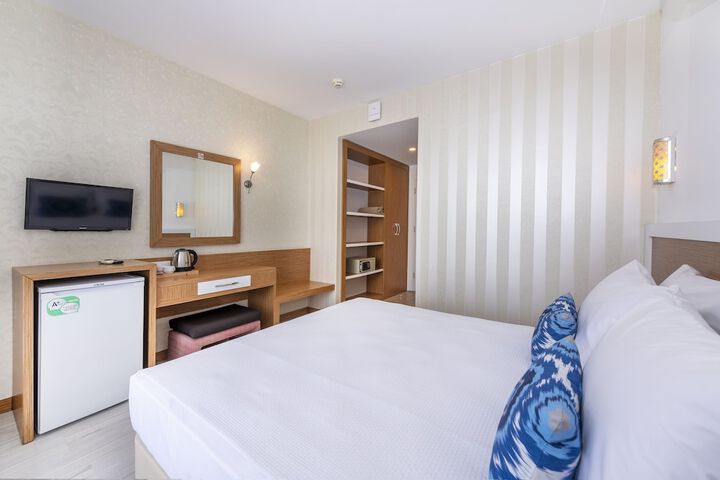 Room 8 of 42