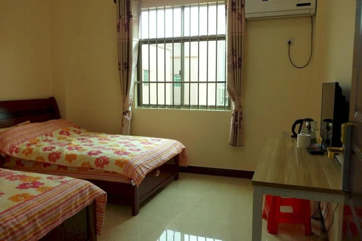 Room 4 of 10