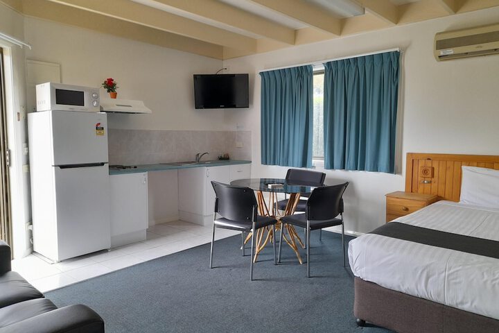 Room 13 of 37