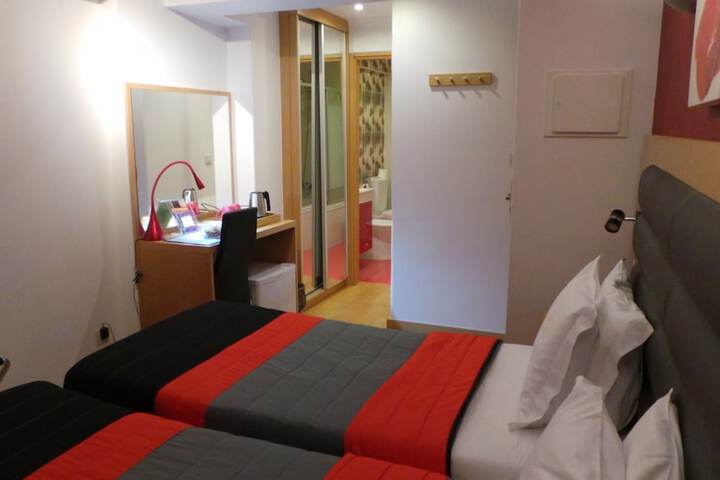 Room 9 of 37